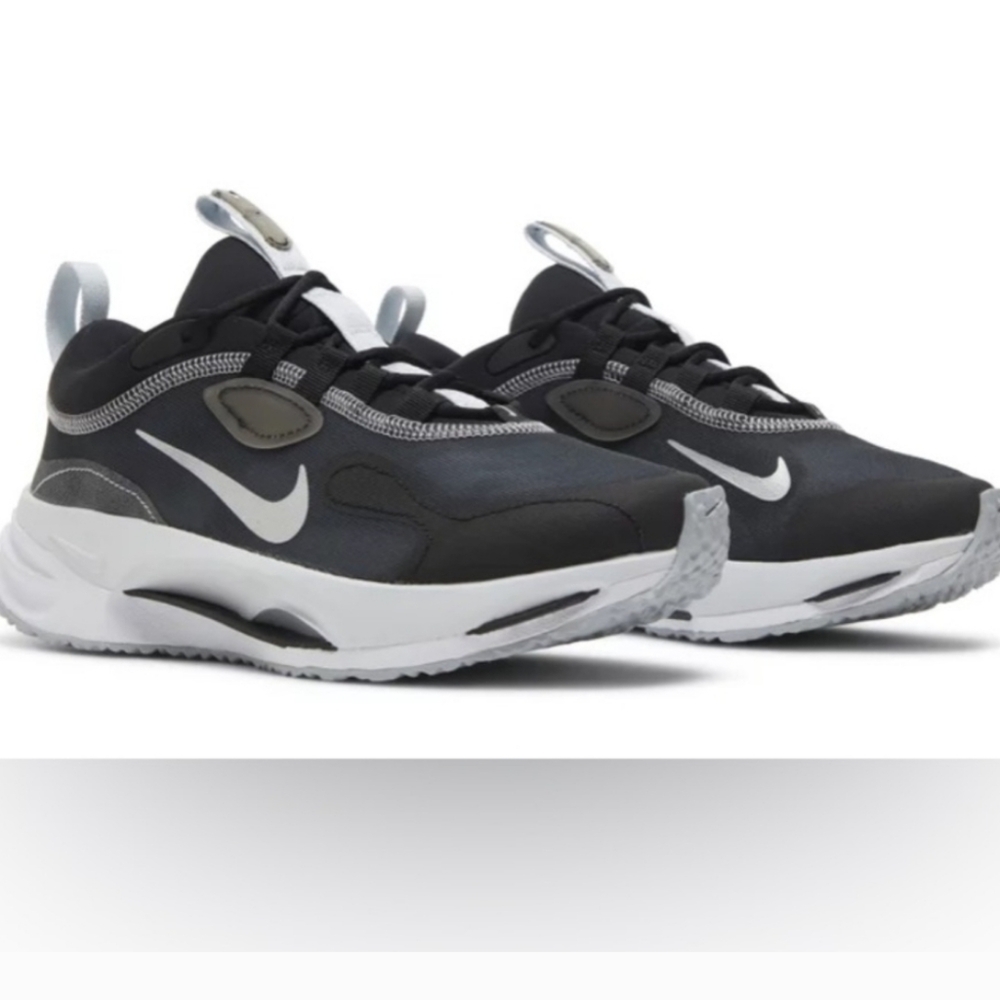NWOT Nike Spark Black Pure Platinum Sneaker Size 7.5